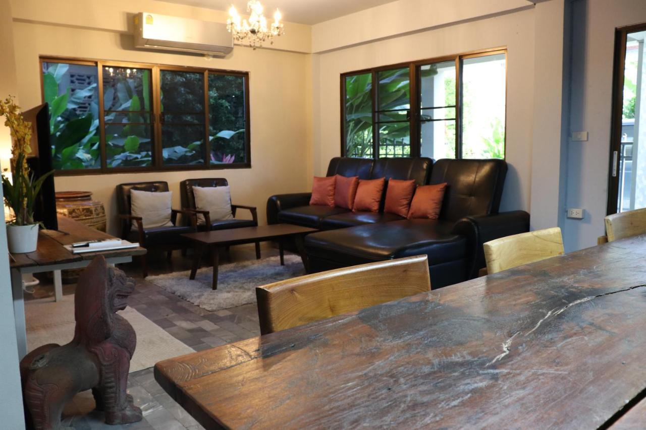 8Th House @ Center Of Chiangmai Old Town Appartement Chiang Mai Buitenkant foto