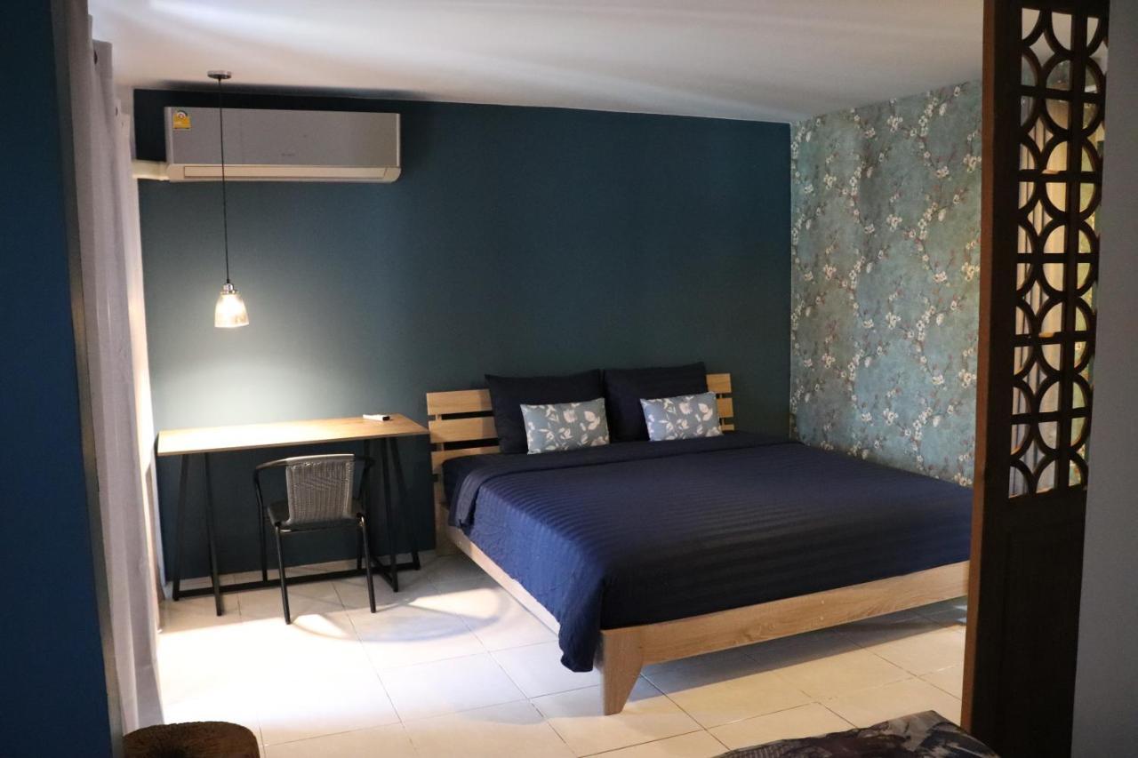 8Th House @ Center Of Chiangmai Old Town Appartement Chiang Mai Buitenkant foto