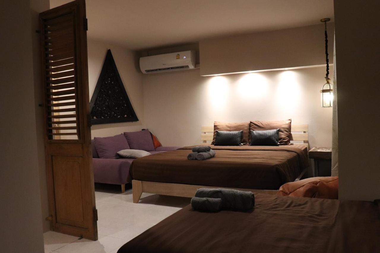 8Th House @ Center Of Chiangmai Old Town Appartement Chiang Mai Buitenkant foto