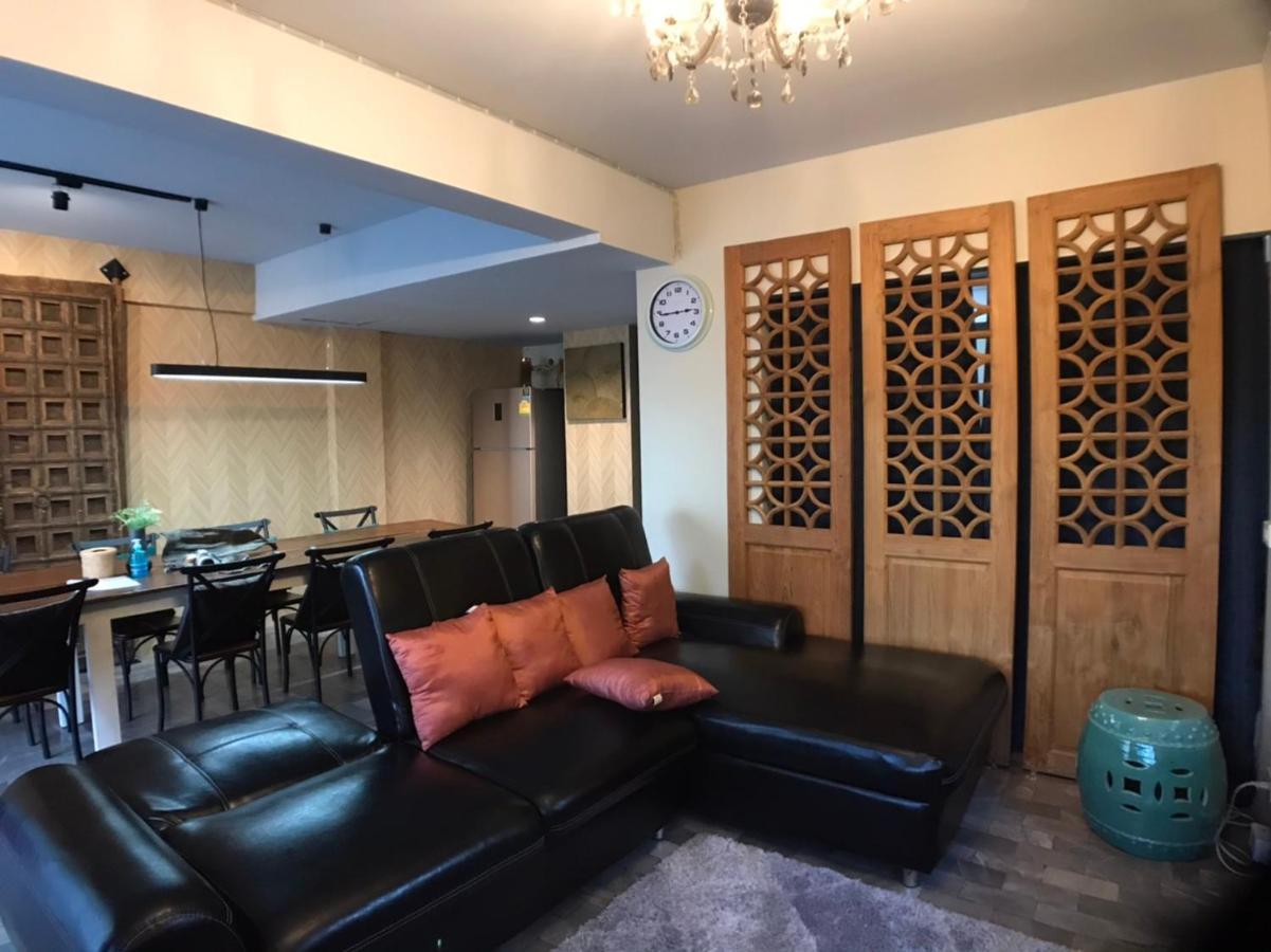 8Th House @ Center Of Chiangmai Old Town Appartement Chiang Mai Buitenkant foto
