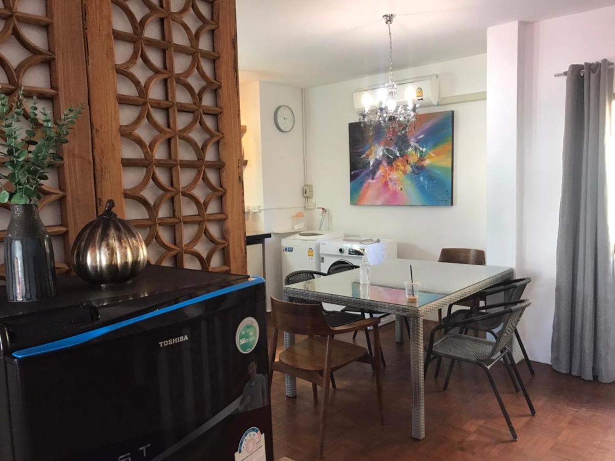 8Th House @ Center Of Chiangmai Old Town Appartement Chiang Mai Buitenkant foto