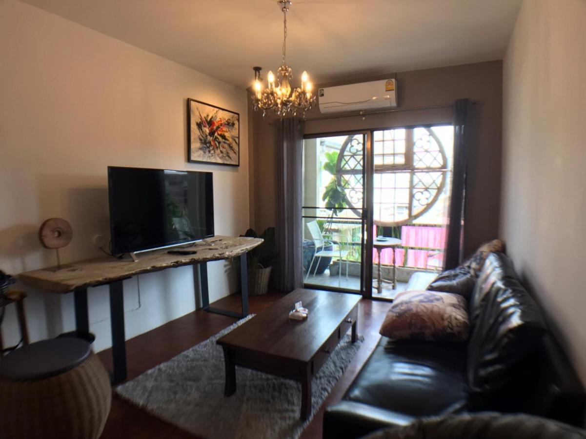 8Th House @ Center Of Chiangmai Old Town Appartement Chiang Mai Buitenkant foto