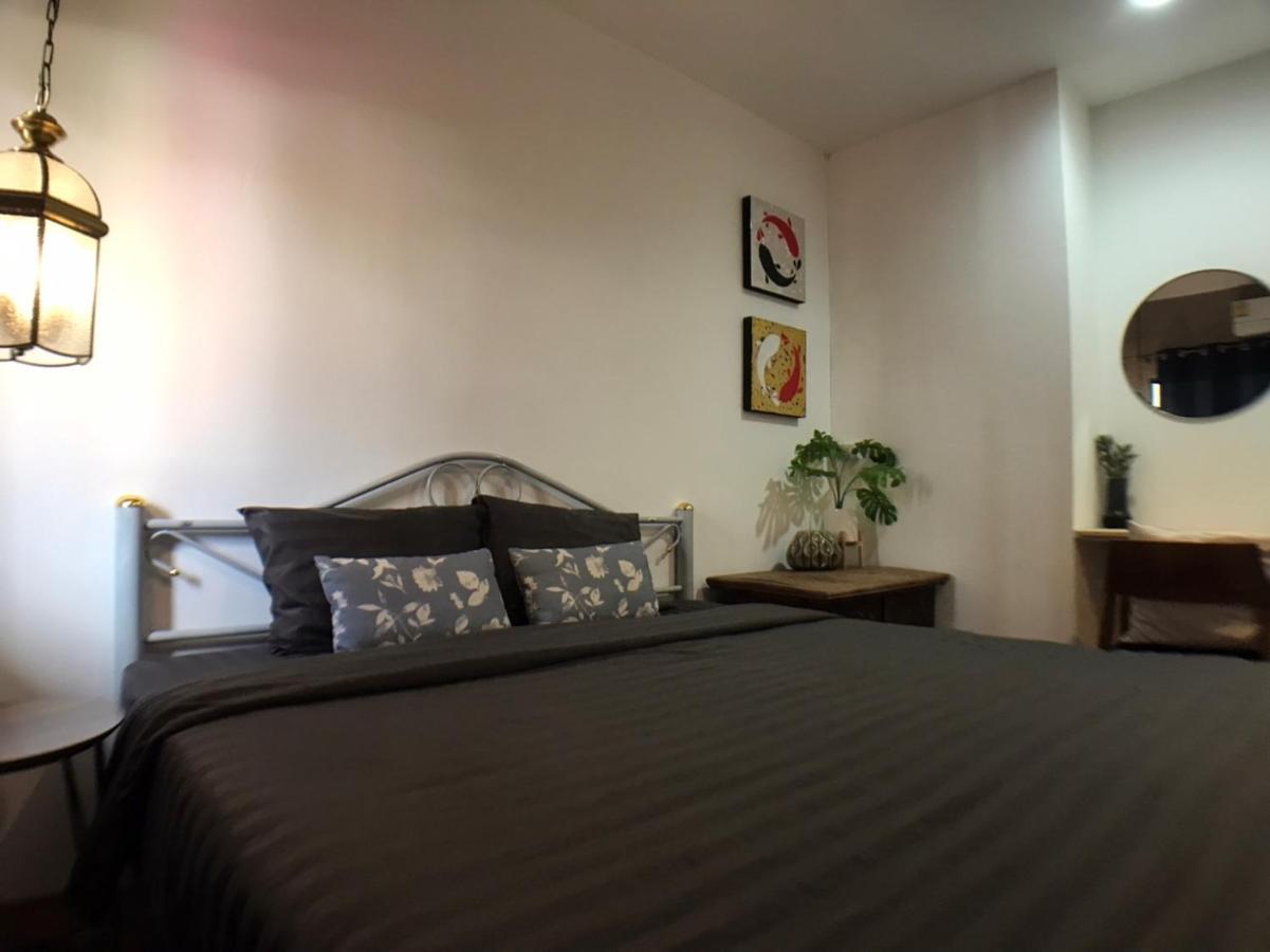 8Th House @ Center Of Chiangmai Old Town Appartement Chiang Mai Buitenkant foto