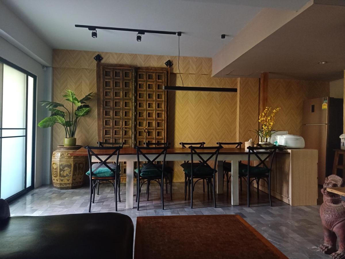 8Th House @ Center Of Chiangmai Old Town Appartement Chiang Mai Buitenkant foto
