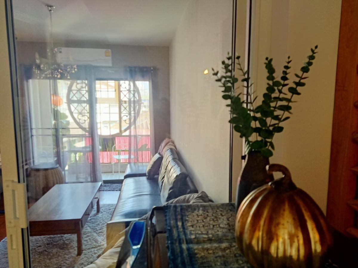 8Th House @ Center Of Chiangmai Old Town Appartement Chiang Mai Buitenkant foto