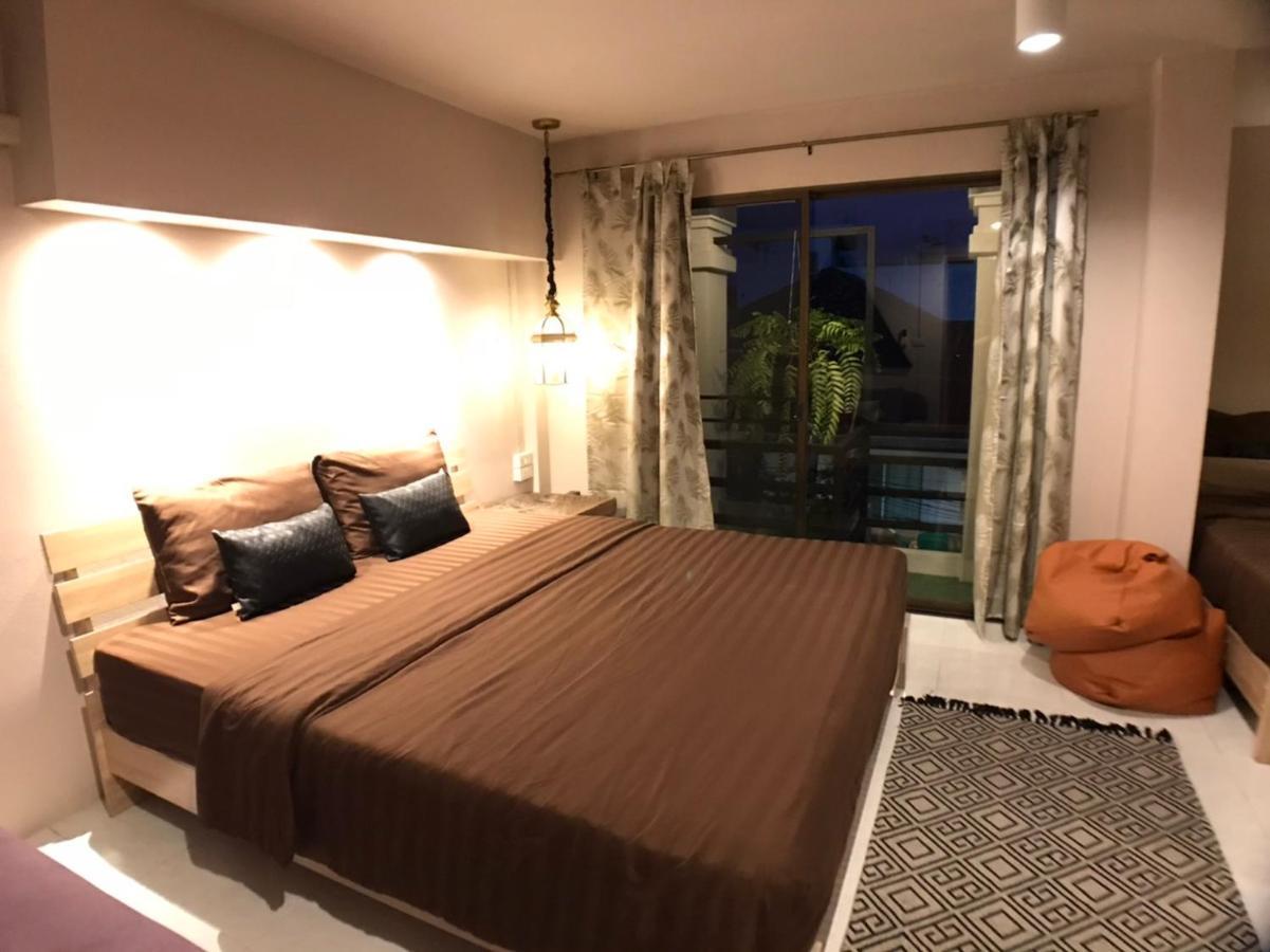8Th House @ Center Of Chiangmai Old Town Appartement Chiang Mai Buitenkant foto