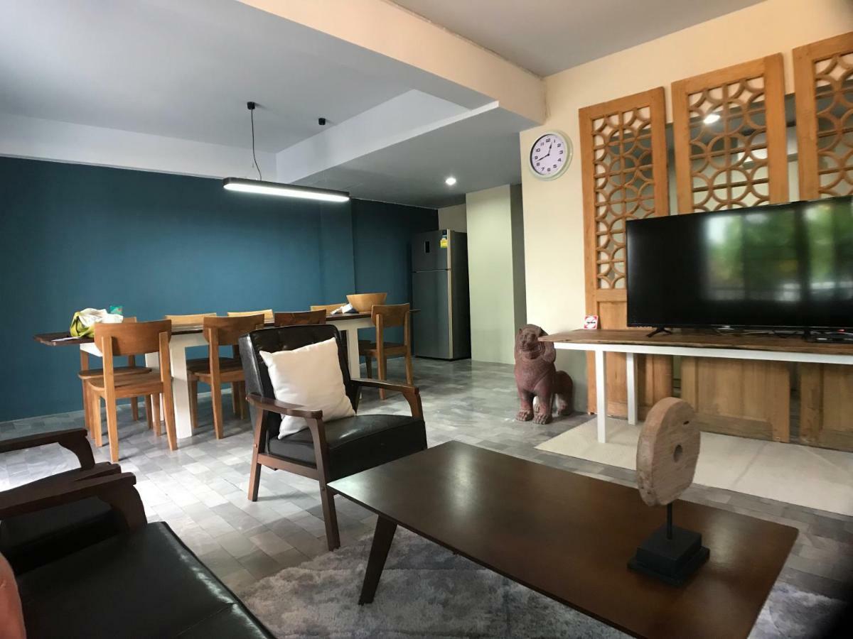 8Th House @ Center Of Chiangmai Old Town Appartement Chiang Mai Buitenkant foto