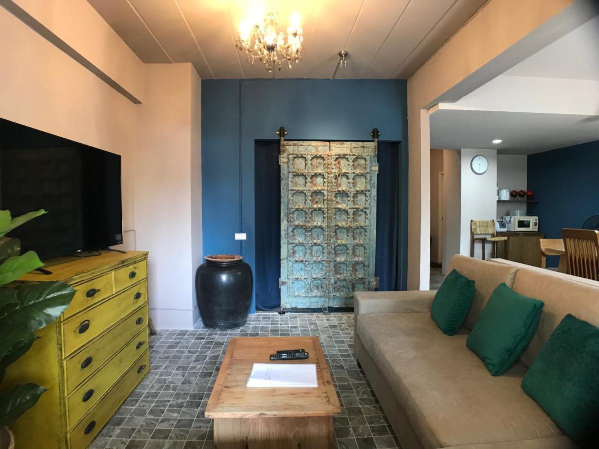 8Th House @ Center Of Chiangmai Old Town Appartement Chiang Mai Buitenkant foto